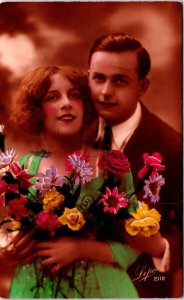 Romantic Victorian Couple Vintage RPPC C001