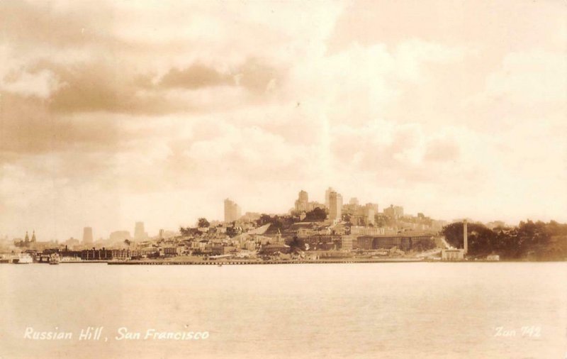 RPPC RUSSIAN HILL SAN FRANCISCO CALIFORNIA REAL PHOTO POSTCARD (c. 1940s)