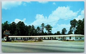 Roadside~Kingsland Georgia~Camden Motor Lodge Entrance & Sign~Vintage Postcard