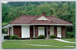 Frankfort KY Old Taylor Museum and Hall of Fame  Glenn's Creek Postcard I24