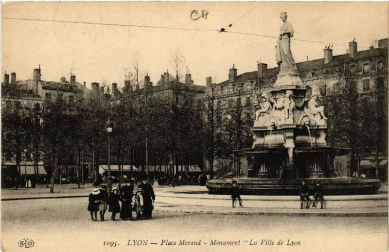 CPA LYON Place MORAND. Monument la Ville de LYON (463006)