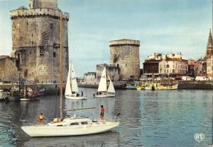 BT6973 La rochelle le port ship bateaux       France