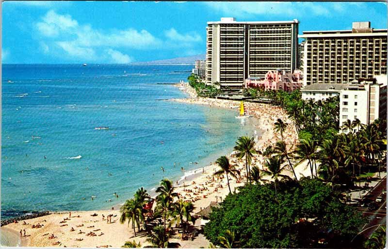 Postcard BEACH SCENE Honolulu - Waikiki Hawaii HI AM8751