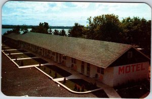 Postcard MOTEL SCENE Brockville Ontario ON AK2337