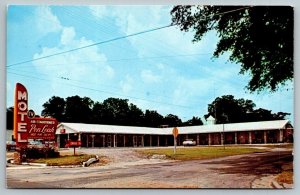 Claxton  Georgia  Pen-Leah Motel  Postcard