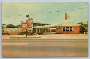 1966  Fayetteville  North Carolina   Downtown Motel    Postcard