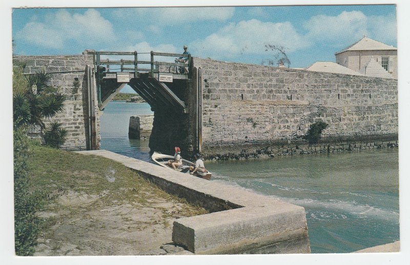 P2011, 1965 bermuda postcard somerset bridge worlds smallest draw-bridge stamp