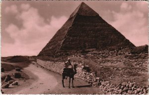 PC EGYPT, THE CHEFREN PYRAMID, Vintage REAL PHOTO Postcard (b39377)
