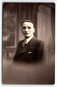 1939 GENTLEMAN PORTRAIT PHOTOGRAPHIE BRAHAM HERVE 1939-1940 RPPC POSTCARD P1997