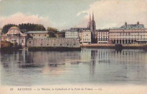 France Bayonne Le Theatre la Cathedrale et la Porte de France