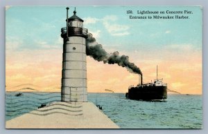 MILWAUKEE HARBOR WI LIGHTHOUSE ON CONCRETE PIER ANTIQUE POSTCARD