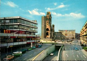 Germany Berlin Breitscheidplatz mit Kaiser-Wilhelm-Gedaechtnichskirche und Eu...