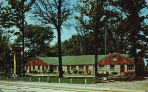 Vintage Postcard Front View Entrance Welcome to Underwood Motel Dyer Indiana IND