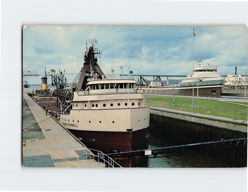 Postcard The Soo Locks, Sault Ste. Marie, Michigan 