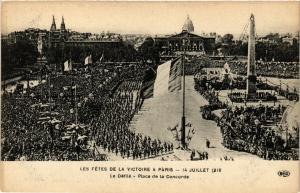 CPA  Militaire - Fetes de la Victoire a Paris - Le Defile  (696057)