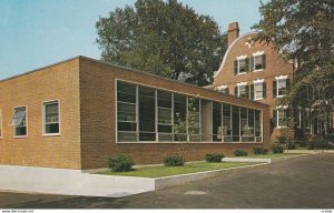 SMITHFIELD, Rhode Island, 1940s-Present; Bryant College - A New Classroom