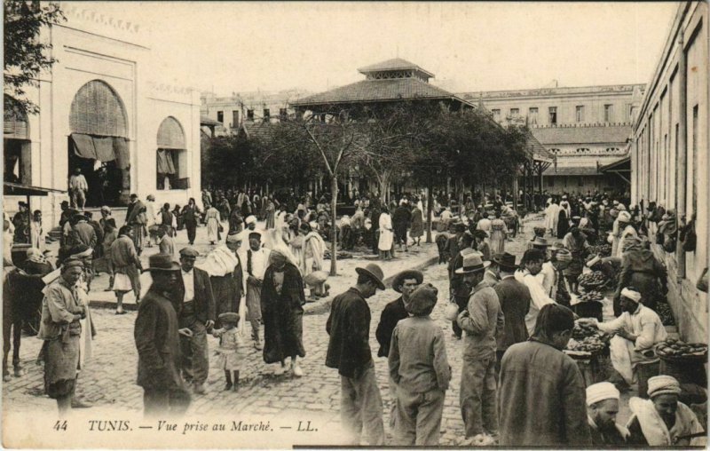 CPA AK Vue prise au Marche TUNIS TUNISIA (712417)