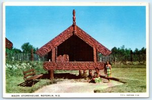 ROTORUA, New Zealand ~ MAORI STOREHOUSE Pretty Women 1962 ~ 4x6 Postcard