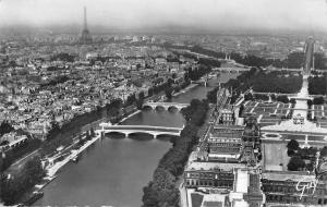 BR48033 Paris a gauche la tour eiffel     France