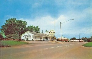 Hopkinsville KY Coach & Four Restaurant 1950's Cars Postcard