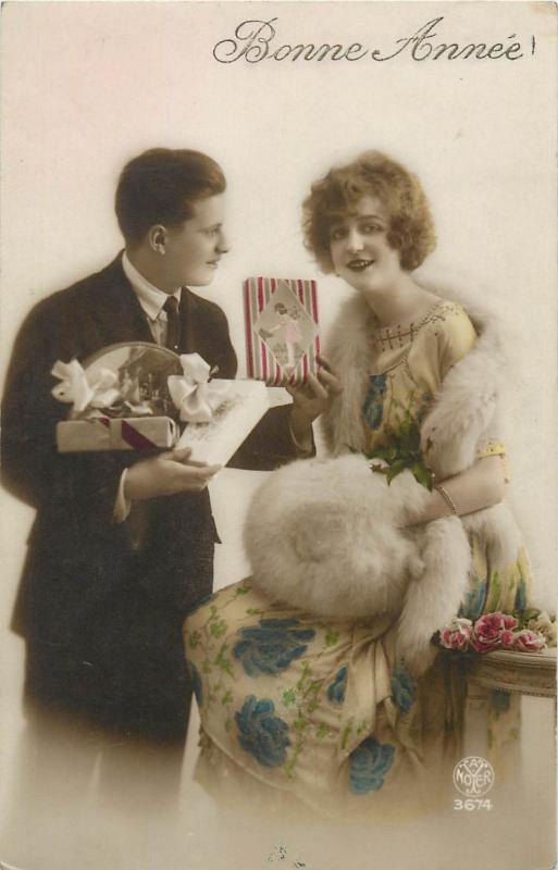 Glamour couple Bonne Annee gifts fur lady fashion tinted postcard