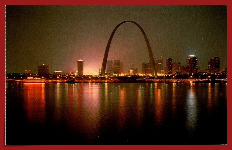 Missouri, St Louis - Riverfront & Gateway Arch At Evening - [MO-122]