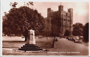 England Rochester Castle And Grounds Vintage RPPC C075