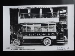 Omnibus LONDON ELECTROBUS COMPANY - VICTORIA STATION Pamlin Print Postcard M853