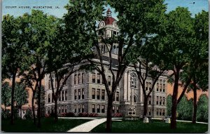 1930s MUSCATINE IOWA COURT HOUSE SPRING TIME CANNONS LINEN POSTCARD 36-127