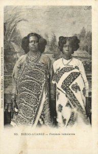 PC CPA MADAGASCAR, DIEGO SUAREZ, FEMMES SAKALAVES, Vintage Postcard (b14023)