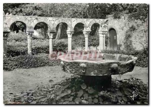 Postcard Modern Daoulas Abbey cloister XIII and its octagonal basin