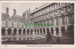 Middlesex Postcard - Fountain Court, Hampton Court Palace  RS32070