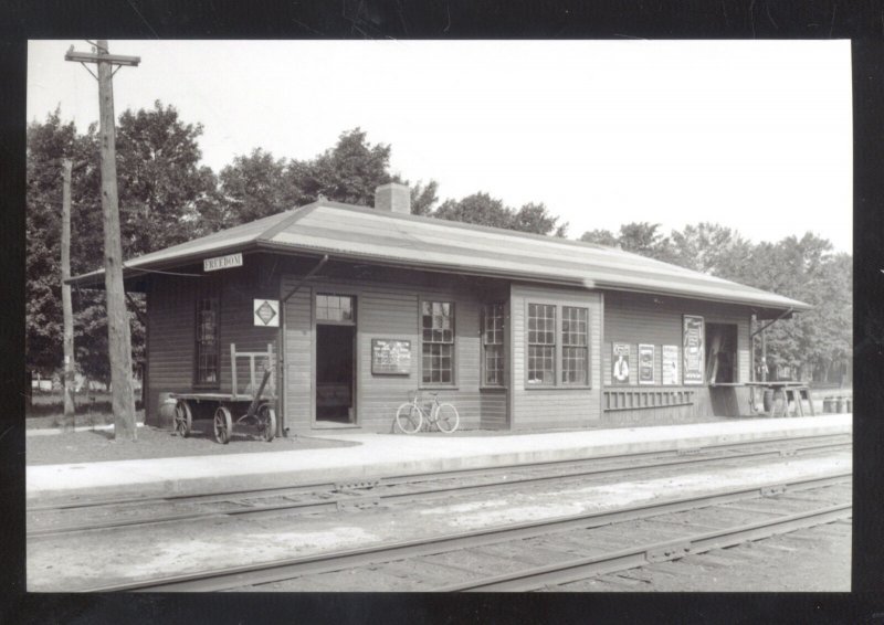 REAL PHOTO GARRETTSVILLE OHIO RAILROAD DEPOT TRAIN STATION POSTCARD