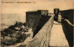 CPA Saint-Malo - Les vieux Remparts (584423)