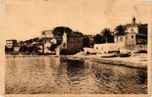 CPA Le LAVANDOU - Un coin du Port (635251)