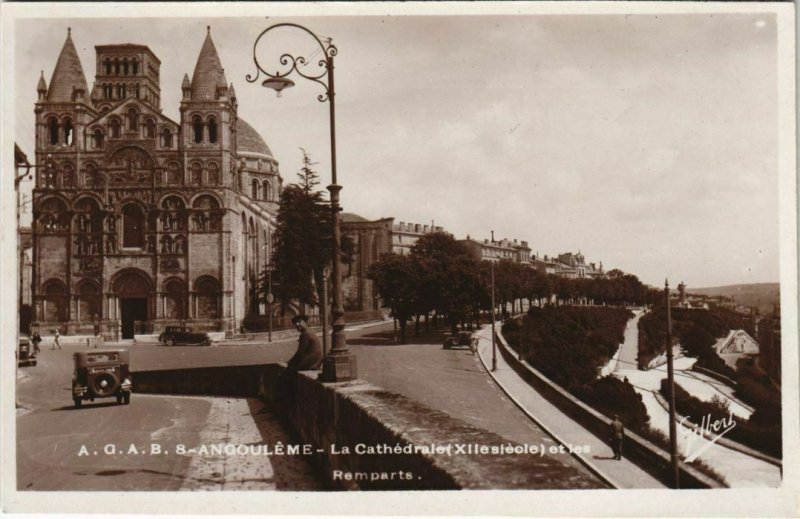 CPA Angouleme- La Cathedrale FRANCE (1073725)