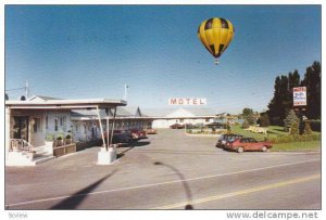 Hot Air Balloon Over Motel Belle Riviere, Iberville, Quebec, Canada, 50-70´s