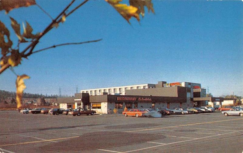 Chicoutimi Quebec Canada Universel Hotel Street View Vintage Postcard K95489