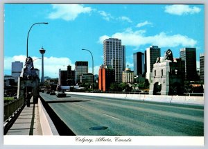 Regal Lions, Centre Street Bridge, Calgary Alberta Canada, Chrome Postcard, NOS