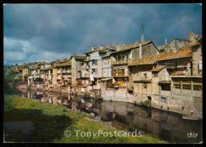 Vieilles maisons sur les bords de la Jordanne