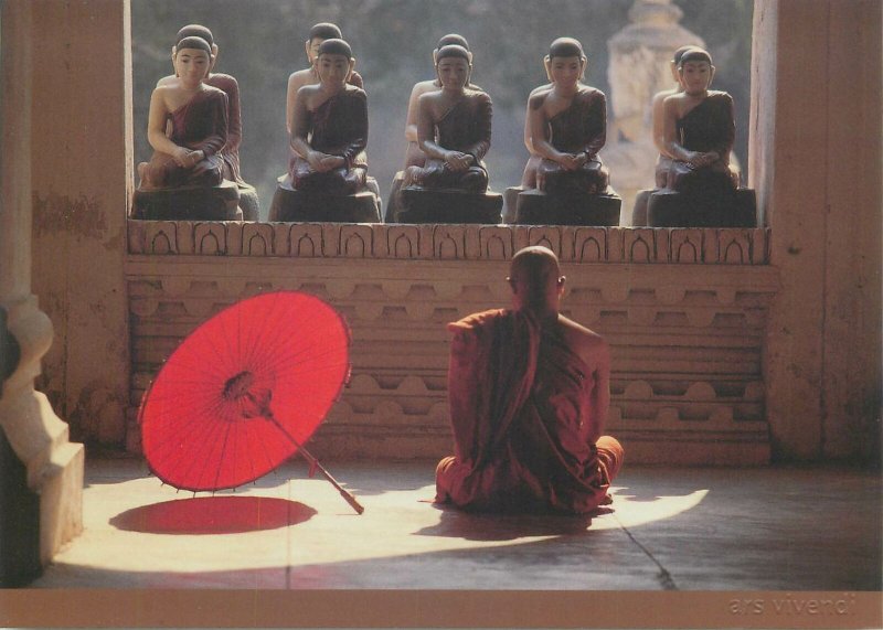 Postcard Asia im reich des Buddha Germany Cadolzburg temple statues praying