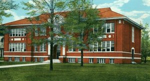 Postcard Early View of High School in Bennettsville, SC.          P5