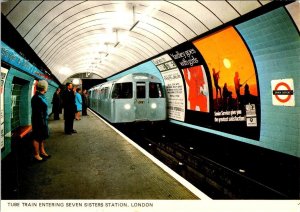 London, England TUBE TRAIN~SEVEN SISTERS STATION Underground Subway 4X6 Postcard