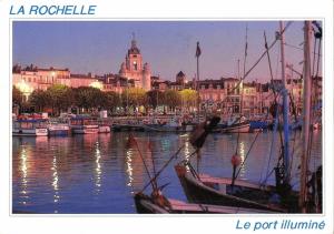 BT3329 La Rochelle le vieux port ship bateaux         France