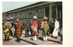 Native American Indians, Pueblos Selling Pottery, UDB, Detroit Pub No 6848