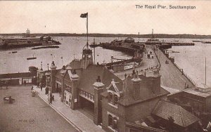 Postcard Royal Pier Southampton U.K.