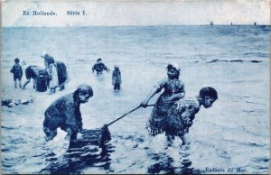 Netherlands En Hollande Beach Vintage Postcard C217