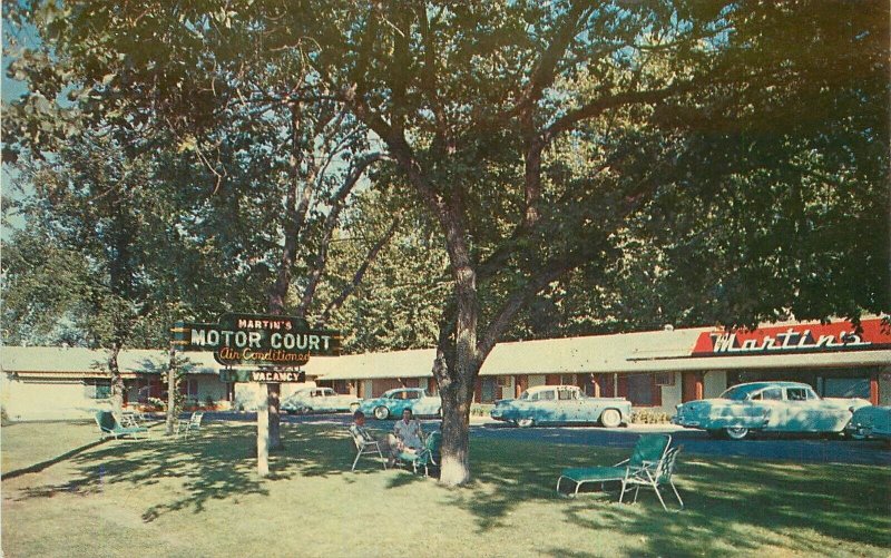 Postcard California Oroville Martin's Motor Court 1950s Autos Matthews 23-4299