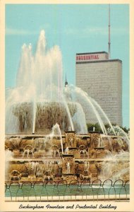 Postcard United States Chicago Illinois Buckingham Fountain Prudential Building