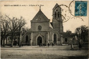 CPA Sucy en Brie - L'Eglise et la Place (275471)